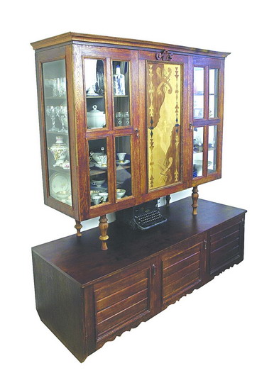 Сервант дубовый