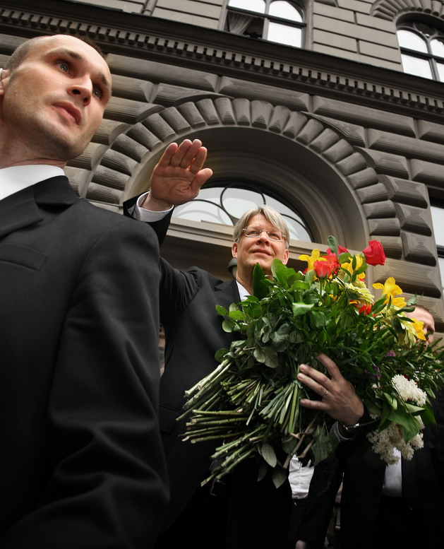 Первый выход президента к народу ...