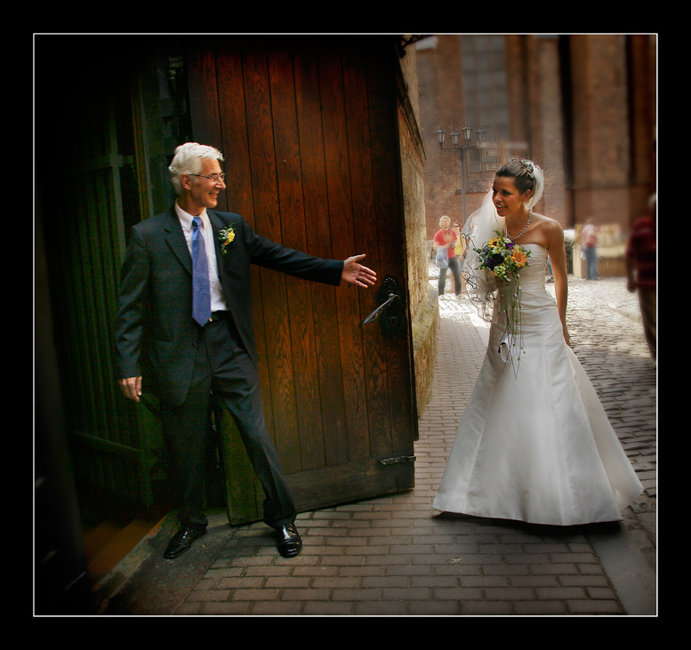 Идем, доченька - нам пора ! ...