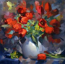 Красные тюльпаны в белой вазе