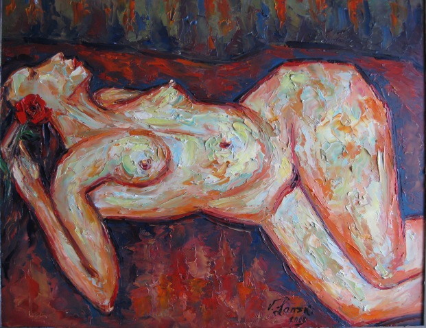 Лежащая на красном