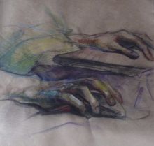 Руки на ноутбуке.