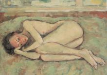 Лежащая на зеленом покрывале