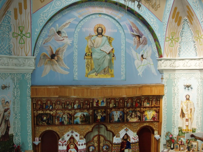 Горнее место и иконостас