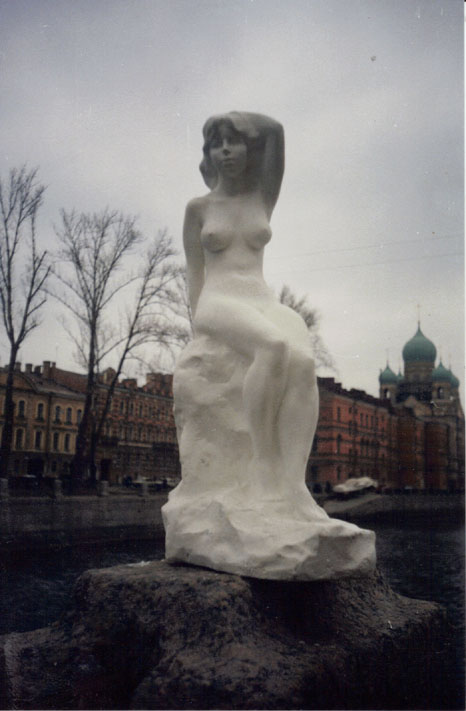 Елена на камешке