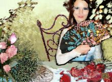 Mädchen mit Granat-Apfel    