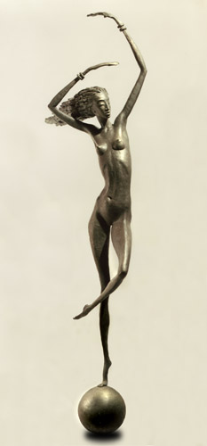 Девушка на шаре