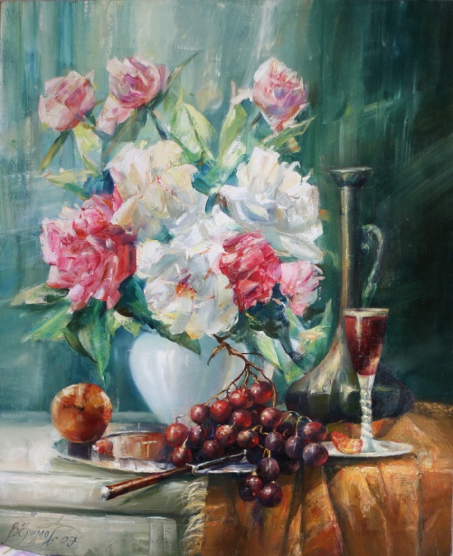 Пионы и фрукты на столе