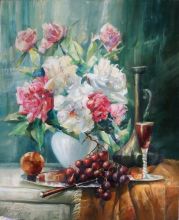 Пионы и фрукты на столе