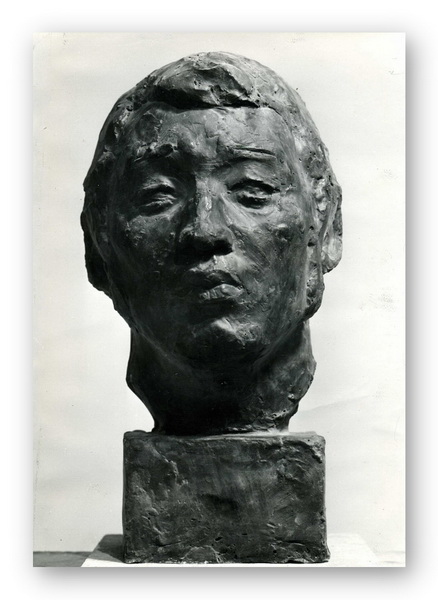 Скульптор  Дюйшен Жолчуев