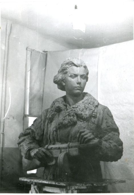 Памятник герою Советского Союза Елене. ...