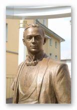 Памятник Л.В.Собинову (фрагмент)г.Ярославль 2007г.