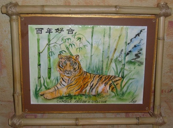 Тигр в зарослях.