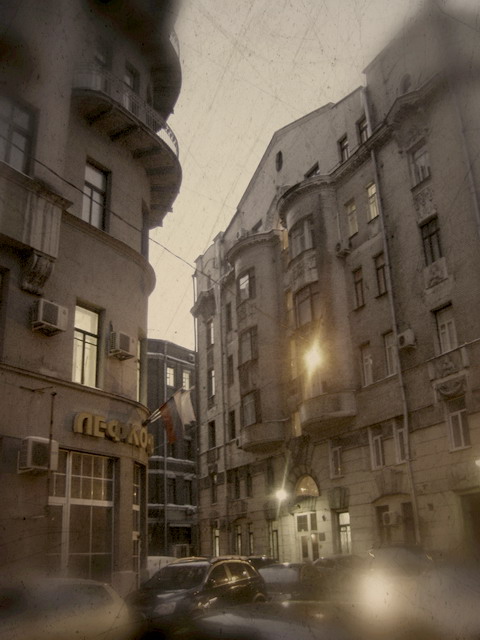 Вечер. Деловые здания.