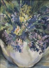 В чайнике сирень и цветы