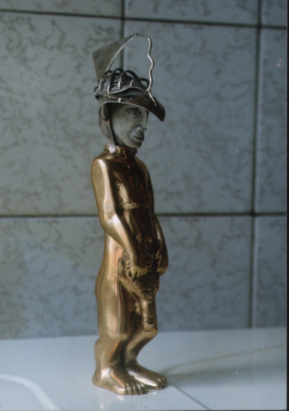 Адам в шлеме