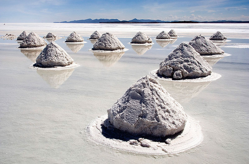 800px-Piles_of_Salt_Salar_de_U ...