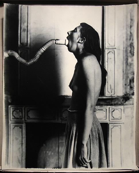 Девушка со шлангом