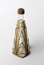 1.  бутылка "Пирамида"