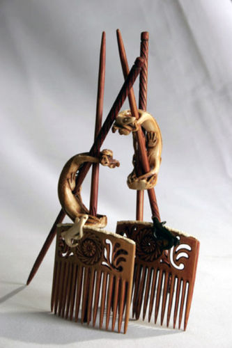 Набор гребешков и заколок 