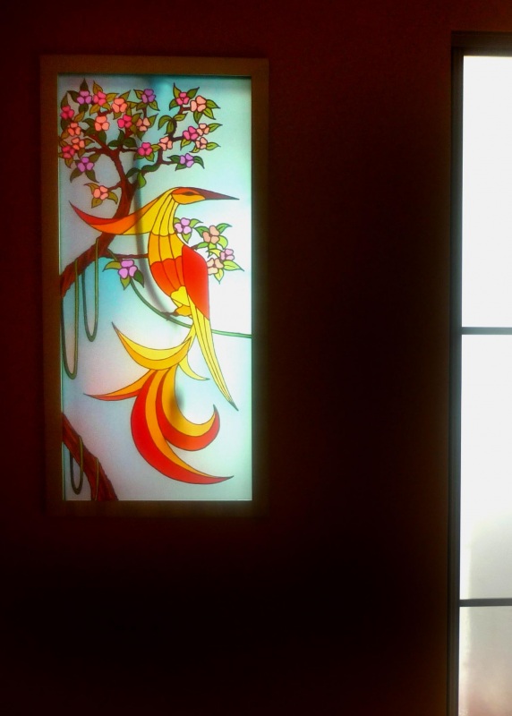 Витраж в нише стены
