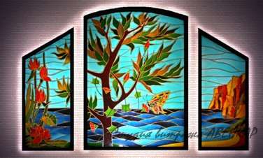 Витраж в нише стены