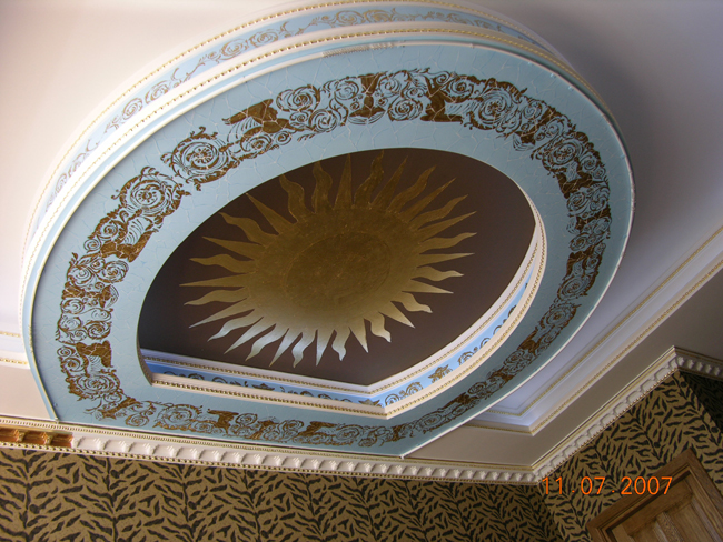 оформление потолка с использованием  ...