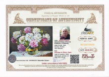 Пионы в стеклянной вазе